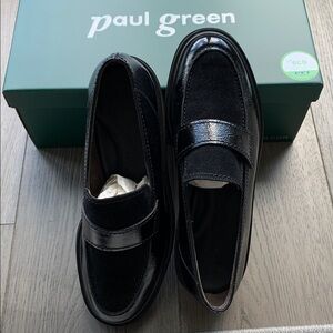 Black combo (patent/suede) Leather Loafer. US 8 Never worn.